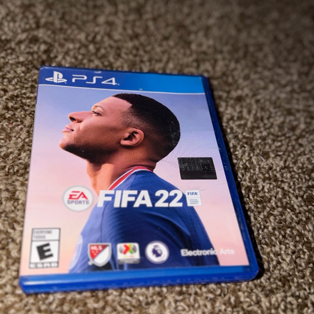 Sony PS4 FIFA 22 Game Case - Blue and Pink - Picture 1 of 3